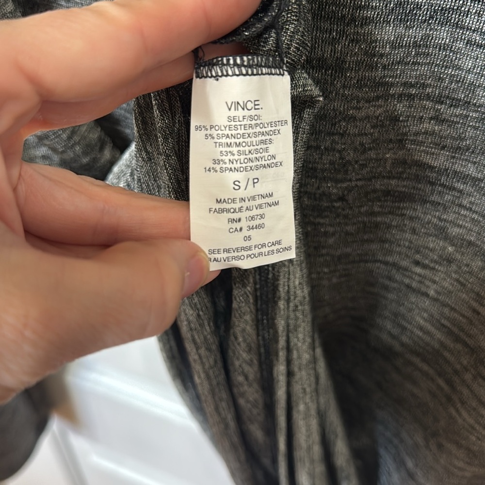 *NEW* VINCE SLINKY TURTLE NECK GUNMETAL SHIMMER SIZE SMALL - Picture 9 of 9